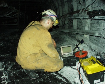 GeoSpectrum - Pomiary sejsmiczne dla oceny oddziaływania krawędzi nadbudowy na pokłady zagrożone tąpaniami