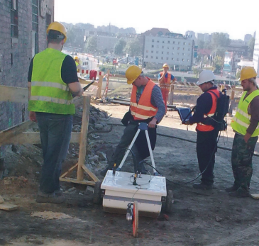 Pomiar georadarowy w celu rozpoznania struktury gruntów, granic geotechnicznych oraz spękań w masywie skalnym podczas prac budowlanych
