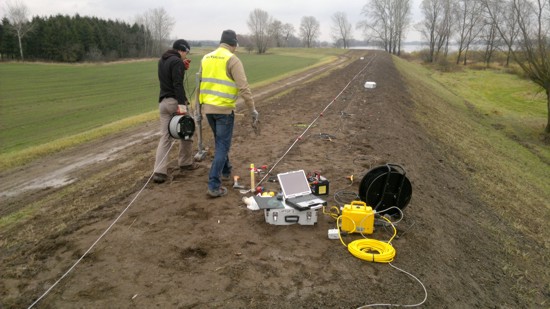 GeoSpectrum - Seismic (MASW 2D) surveys to verify the location, continuity and depth of the bottom of covered DSM diaphragm in modernizing levee