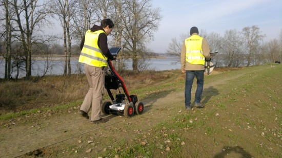 GeoSpectrum - Multi-channel georadar surveys to verify the location, continuity and width of covered DSM diaphragm in modernizing levee